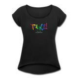 TANZ - Pride - Frauen T-Shirt mit gerollten Ärmeln - Boyfriend Stil- Aufdruck vorne regenbogenfarben - Schwarz